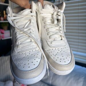 Nike Women's Sneakers - White Size 7